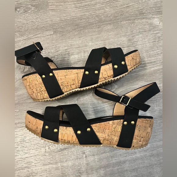 Cork Wedge Black Strap Sandals - Picture 5 of 8